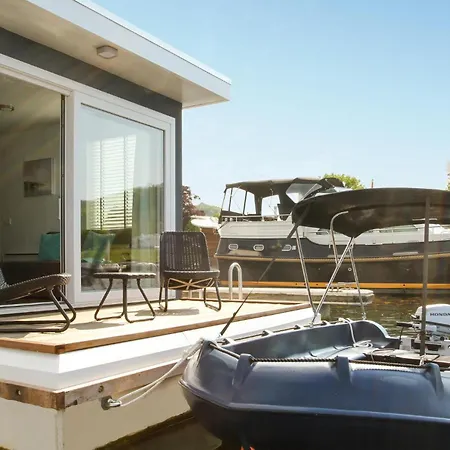 Botel House Boat Anegada *