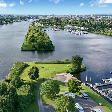 House Boat Anegada 4*