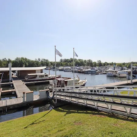 House Boat Anegada Maastricht
