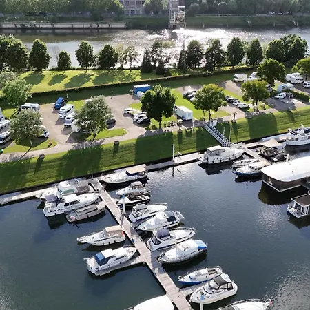 House Boat Anegada 4*