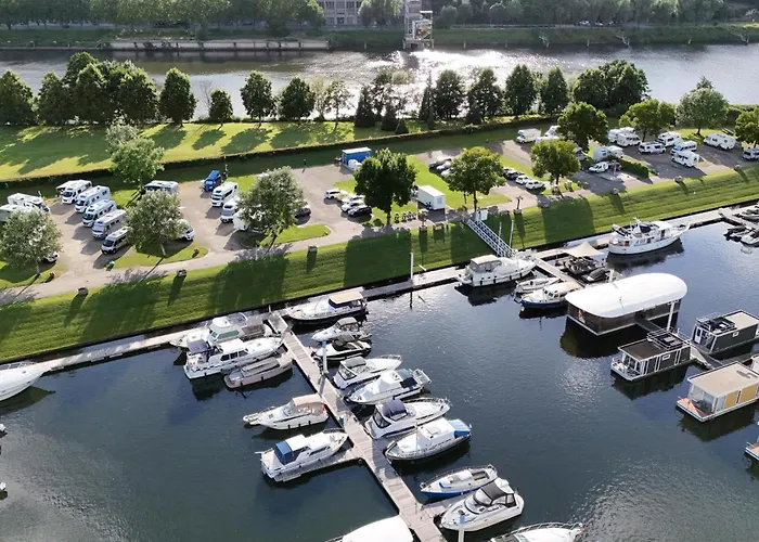 House Boat Anegada 4*