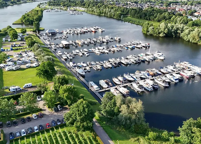 House Boat Anegada 4* Maastricht