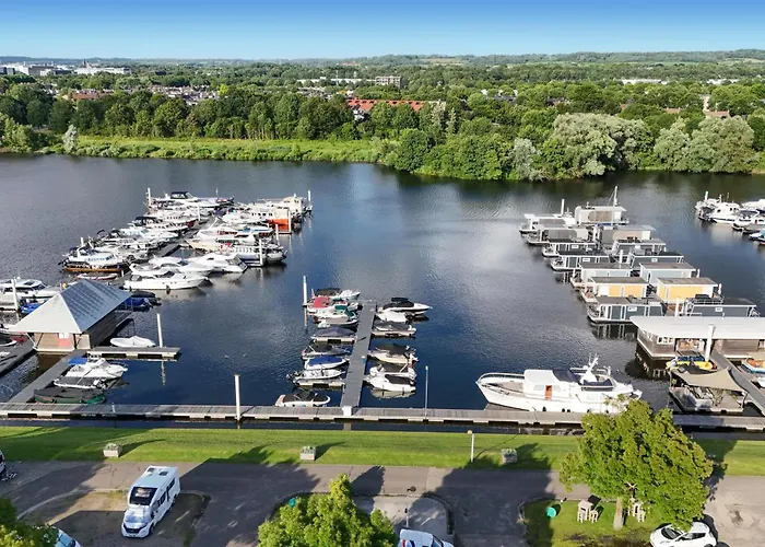 Botel House Boat Anegada 4*