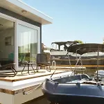 Botel House Boat Anegada 4*