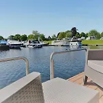 Botel House Boat Anegada Maastricht